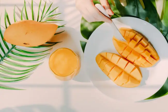 Bà Bầu Ăn Xoài Nhiều Có Tốt Không? Lợi Ích, Tác Hại Và Lưu Ý Cần Biết Bà Bầu Ăn Xoài Nhiều Có Tốt Không? Lợi Ích, Tác Hại Và Lưu Ý Cần Biết