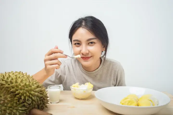 Bà Bầu 3 Tháng Đầu Có Nên Ăn Sầu Riêng Không? Lợi Ích, Tác Hại Và Lưu Ý Chi Tiết Bà Bầu 3 Tháng Đầu Có Nên Ăn Sầu Riêng Không? Lợi Ích, Tác Hại Và Lưu Ý Chi Tiết
