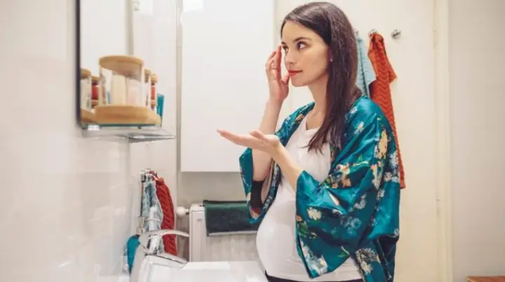 Bà Bầu Có Được Bôi Vaseline Không? An Toàn & Lưu Ý Khi Sử Dụng