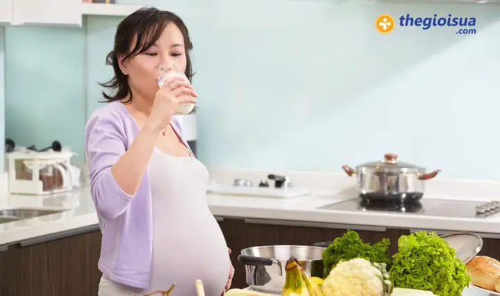 Bà Bầu Có Nên Uống Sữa Tươi Mộc Châu Không? Lợi Ích & Lưu Ý Quan Trọng