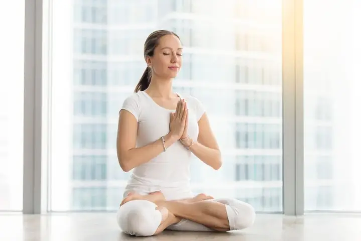 Bài Tập Yoga Giảm Cân Sau Sinh: Tái Tạo Vóc Dáng & Phục Hồi Sức Khỏe Hiệu Quả Cho Mẹ Bỉm Sữa