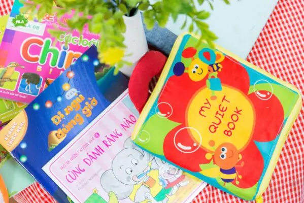 Sách Vải: Khám Phá Thế Giới Giáo Dục Sớm An Toàn & Sáng Tạo Cho Bé Sách Vải: Khám Phá Thế Giới Giáo Dục Sớm An Toàn & Sáng Tạo Cho Bé