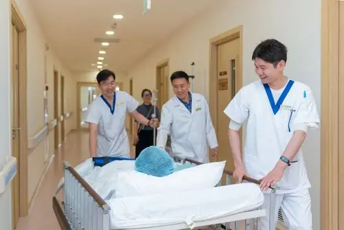 Bấm Lỗ Tai Tại Vinmec: Hướng Dẫn Chi Tiết & Bảng Giá Mới Nhất