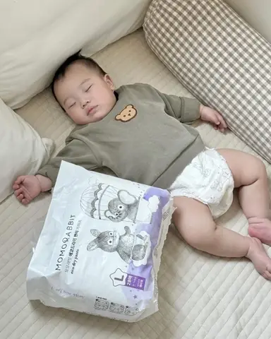 Có Nên Thay Bỉm Cho Bé Ban Đêm Khi Bé Đang Ngủ? Hướng Dẫn Chi Tiết
