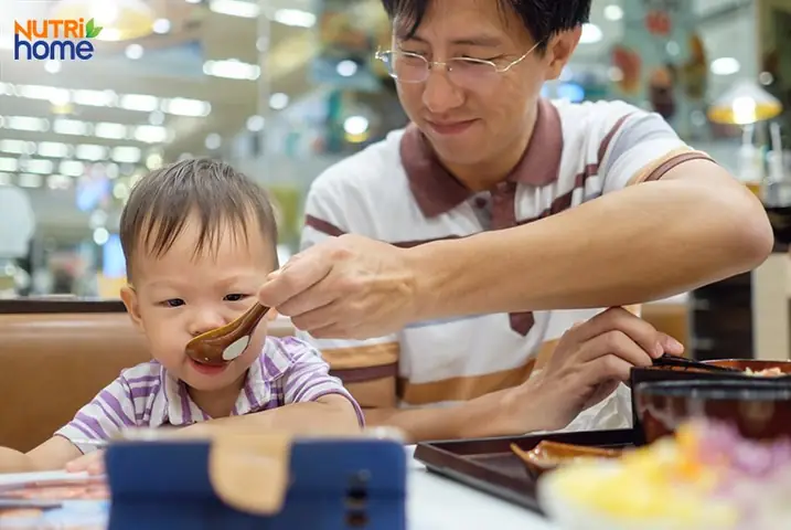 Bé 15 Tháng Tuổi Không Chịu Ăn Cháo: Nguyên Nhân, Giải Pháp Và Thực Đơn Thay Thế Hiệu Quả Bé 15 Tháng Tuổi Không Chịu Ăn Cháo: Nguyên Nhân, Giải Pháp Và Thực Đơn Thay Thế Hiệu Quả