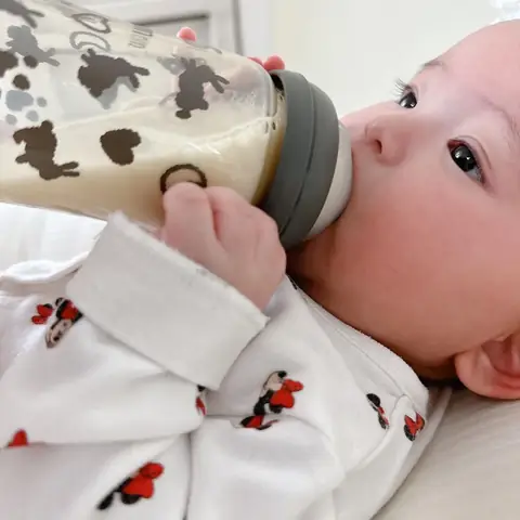 Bé 3 Tháng Lười Bú Bình: Nguyên Nhân, Dấu Hiệu Và Giải Pháp Hiệu Quả Cho Mẹ