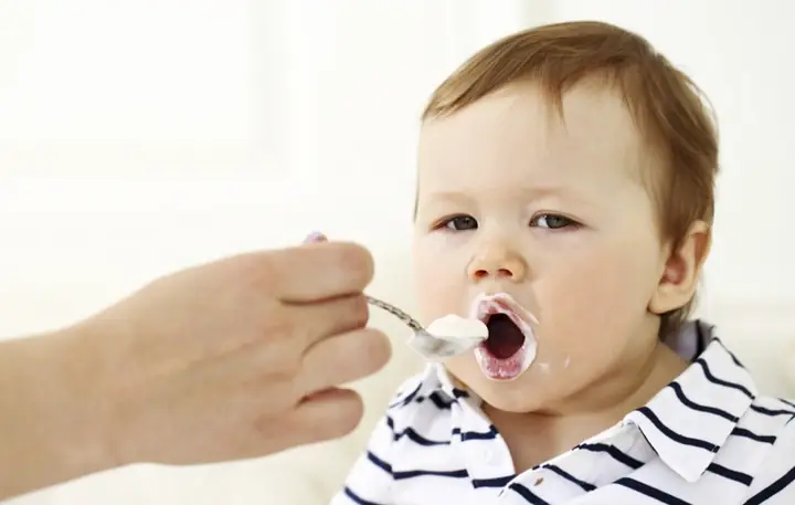 Bé 9 Tháng Ăn Được Váng Sữa Chưa? Hướng Dẫn Chi Tiết Theo Khoa Học