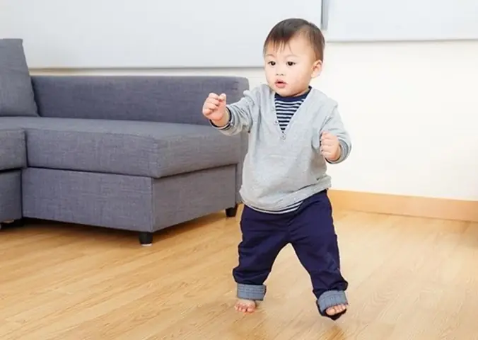 Bé Bao Nhiêu Tuổi Biết Đi? Mốc Phát Triển Chuẩn Và Cách Hỗ Trợ Bé Tập Đi Đúng Cách Bé Bao Nhiêu Tuổi Biết Đi? Mốc Phát Triển Chuẩn Và Cách Hỗ Trợ Bé Tập Đi Đúng Cách