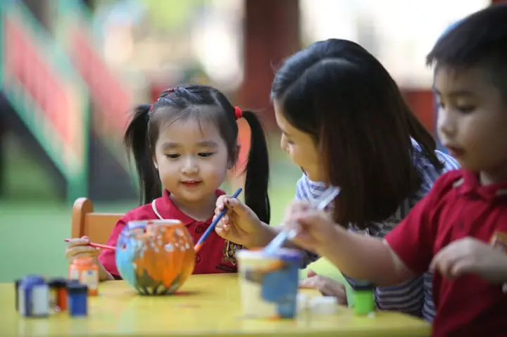 Chuẩn Bị Đầy Đủ: Bé Đi Nhà Trẻ Cần Những Gì? Cẩm Nang Toàn Diện Cho Ba Mẹ Chuẩn Bị Đầy Đủ: Bé Đi Nhà Trẻ Cần Những Gì? Cẩm Nang Toàn Diện Cho Ba Mẹ