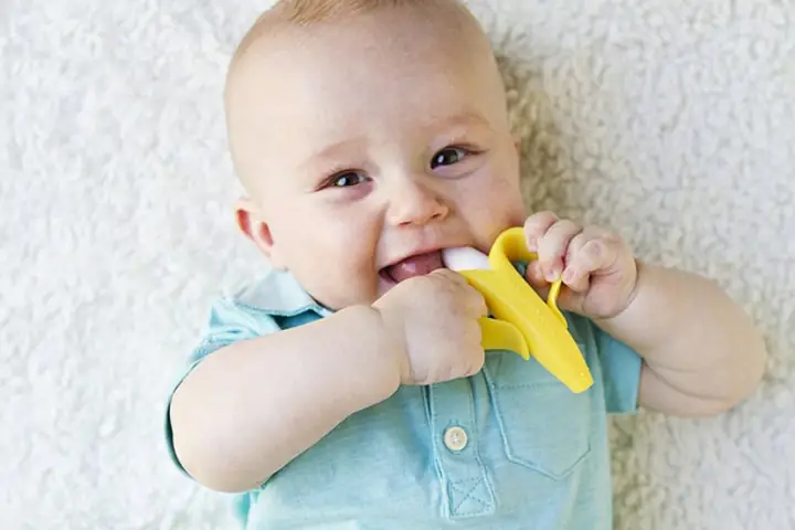 Bé Mấy Tháng Biết Cầm Nắm Đồ Chơi: Dấu Mốc Phát Triển & Hoạt Động Kích Thích Bé Mấy Tháng Biết Cầm Nắm Đồ Chơi: Dấu Mốc Phát Triển & Hoạt Động Kích Thích