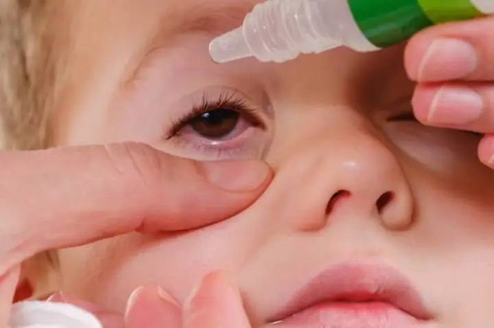 Bé Sơ Sinh Bị Đỏ Mắt: Nguyên Nhân, Triệu Chứng Và Cách Chữa Trị An Toàn Tại Nhà