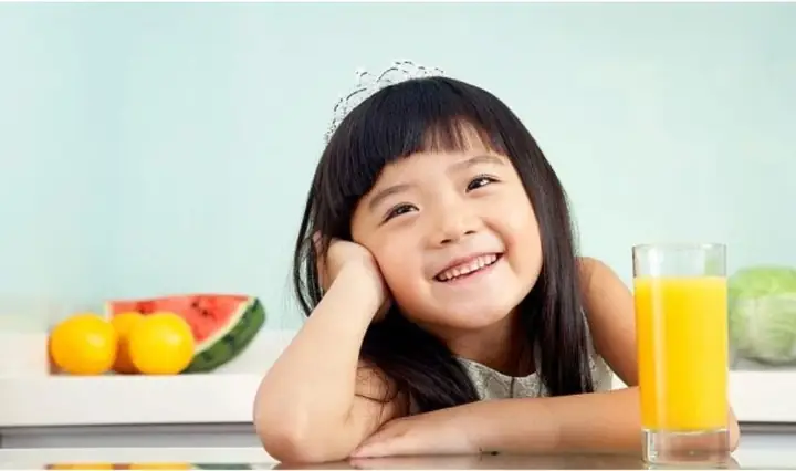 Bé Uống Nước Cam Khi Nào Tốt Nhất? Thời Điểm Vàng & Lưu Ý Quan Trọng Bé Uống Nước Cam Khi Nào Tốt Nhất? Thời Điểm Vàng & Lưu Ý Quan Trọng