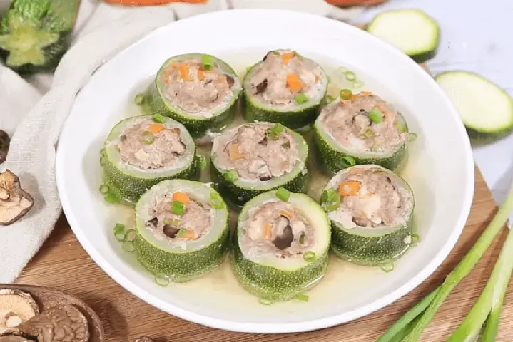 Hướng Dẫn Chi Tiết: Cách Chế Biến Bí Ngòi Vàng Cho Bé Ăn Dặm Thơm Ngon, Bổ Dưỡng