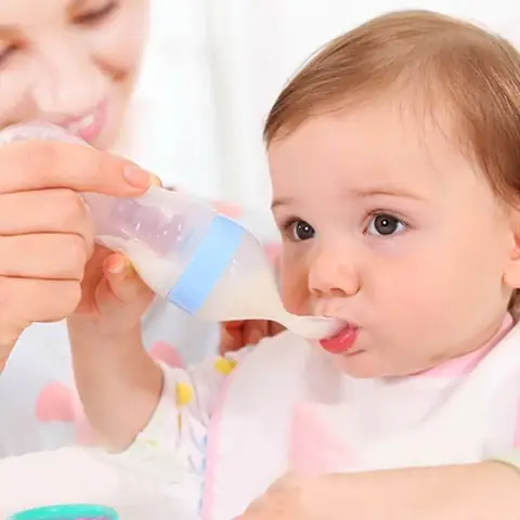 Bình Thìa Cho Bé Uống Sữa: Chọn Sao Cho Đúng & Hướng Dẫn Sử Dụng Chi Tiết