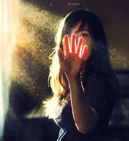 Có Nên Bôi Kem Chống Nắng Ban Đêm? Giải Đáp Từ Chuyên Gia & Lợi Ích Bất Ngờ