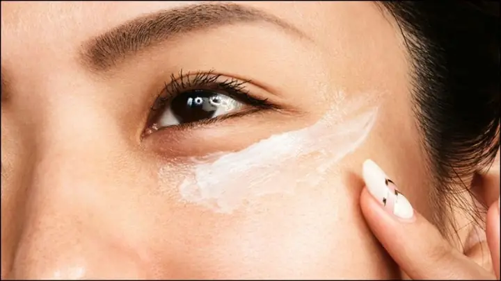 Bôi Kem Chống Nắng Bị Cay Mắt: Nguyên Nhân, Cách Xử Lý & Phòng Ngừa Hiệu Quả