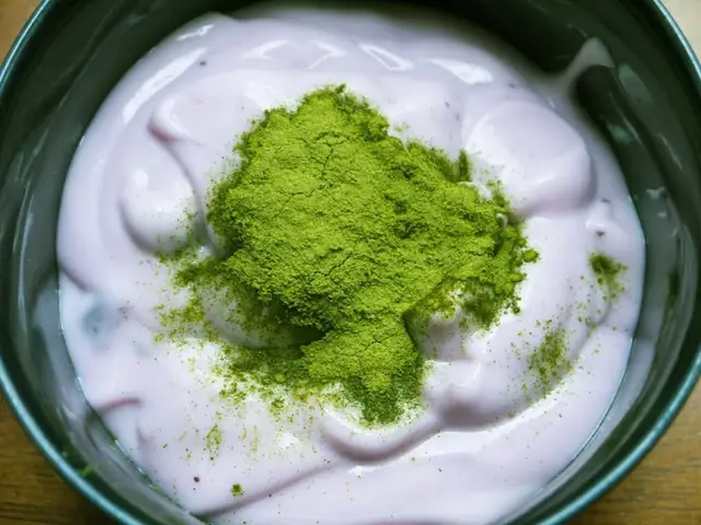 Mặt Nạ Bột Trà Xanh Sữa Chua: Bí Quyết Dưỡng Da Sáng Mịn, Sạch Mụn Tại Nhà Mặt Nạ Bột Trà Xanh Sữa Chua: Bí Quyết Dưỡng Da Sáng Mịn, Sạch Mụn Tại Nhà