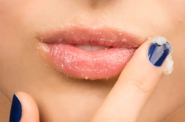 10+ Cách Tẩy Da Chết Môi Tự Nhiên Tại Nhà Cho Đôi Môi Mềm Mịn, Căng Mọng