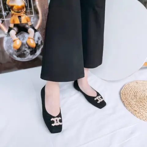 Top Các Hãng Giày Búp Bê Nổi Tiếng: Lựa Chọn Thời Thượng Cho Phái Nữ Top Các Hãng Giày Búp Bê Nổi Tiếng: Lựa Chọn Thời Thượng Cho Phái Nữ