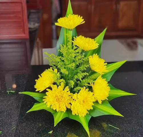 12 Kiểu Cắm Hoa Cúc Vàng Để Bàn Thờ Chuẩn Phong Thủy, Đơn Giản & Trang Nghiêm