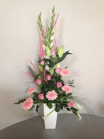 Bí Quyết Cắm Hoa Đồng Tiền Và Hoa Hồng: Hướng Dẫn Chi Tiết Cho Bình Hoa Tươi Lâu, Sang Trọng Bí Quyết Cắm Hoa Đồng Tiền Và Hoa Hồng: Hướng Dẫn Chi Tiết Cho Bình Hoa Tươi Lâu, Sang Trọng