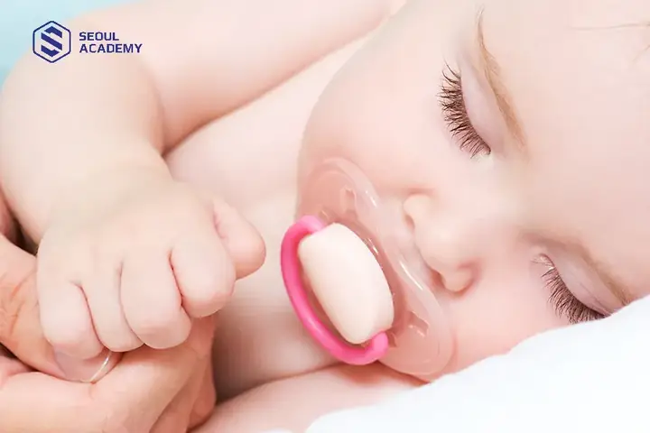 Cắt Lông Mi Cho Trẻ Sơ Sinh: Nên Hay Không Nên Và Cách Xử Lý An Toàn Cắt Lông Mi Cho Trẻ Sơ Sinh: Nên Hay Không Nên Và Cách Xử Lý An Toàn