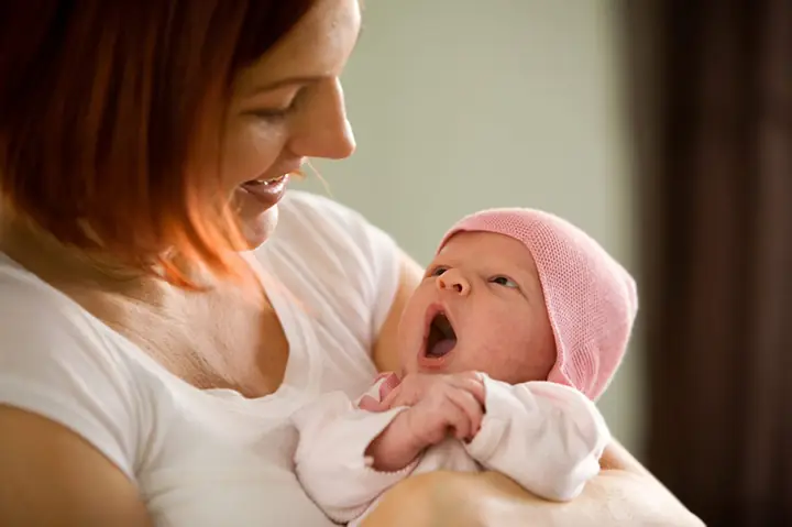 Cách Chăm Sóc Bé Sơ Sinh Mùa Đông Toàn Diện: Giữ Ấm, Vệ Sinh Và Phòng Bệnh Hiệu Quả