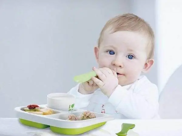 Bí Quyết Chăm Sóc Bé 10 Tháng Tuổi Toàn Diện: Dinh Dưỡng, Phát Triển & Sức Khỏe