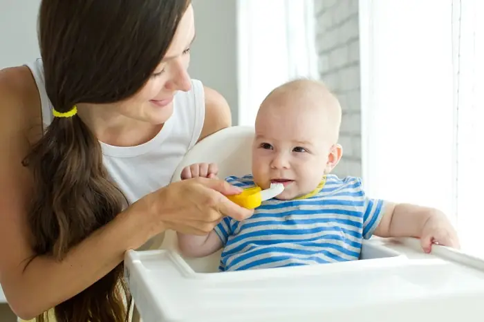 Hướng Dẫn Chăm Sóc Răng Miệng Toàn Diện Cho Bé 1 Tuổi: Từ Vệ Sinh Đến Dinh Dưỡng