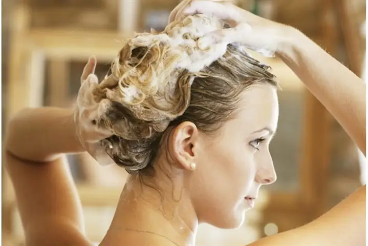 Bí Quyết Chăm Sóc Tóc Uốn Nhuộm Bền Màu, Chắc Khỏe Chuẩn Salon Tại Nhà Bí Quyết Chăm Sóc Tóc Uốn Nhuộm Bền Màu, Chắc Khỏe Chuẩn Salon Tại Nhà