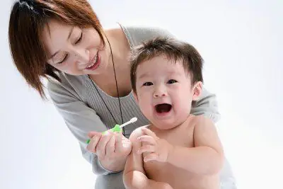 Chăm Sóc Trẻ 13 Tháng Tuổi Toàn Diện: Phát Triển, Dinh Dưỡng Và Vận Động