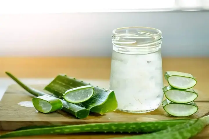Hướng Dẫn Chi Tiết Cách Chế Biến Nước Nha Đam Giòn Ngon, Không Bị Nhớt Đắng Tại Nhà