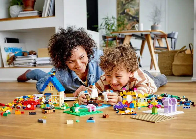 Cách Chọn Đồ Chơi Cho Bé An Toàn, Phù Hợp Theo Độ Tuổi & Kích Thích Phát Triển Toàn Diện