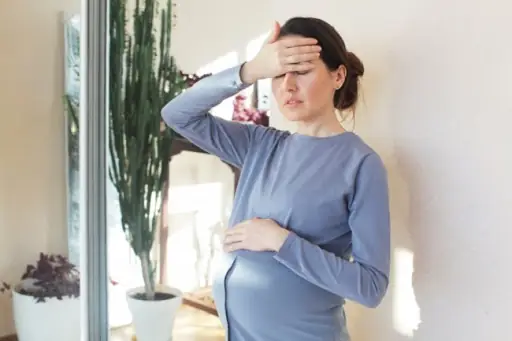 Mẹ Bầu Bị Nóng Trong Người: Cách Giải Nhiệt An Toàn & Hiệu Quả Từ Thực Phẩm Tự Nhiên