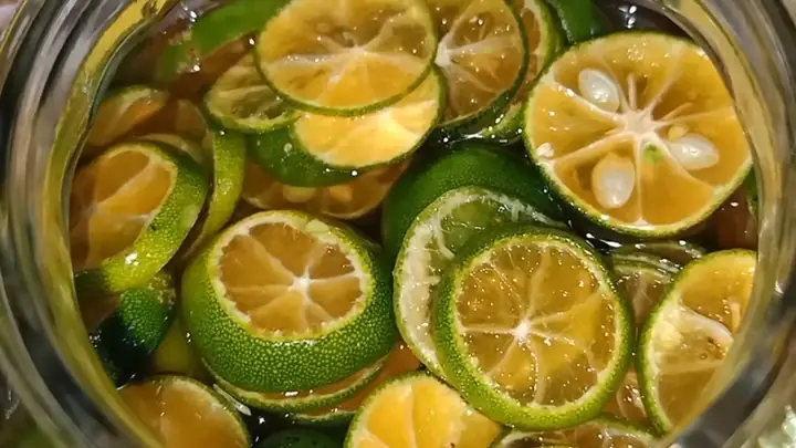 Cách Chưng Mật Ong Với Quất: Bí Quyết Trị Ho, Đau Họng & Tăng Đề Kháng Tại Nhà Cách Chưng Mật Ong Với Quất: Bí Quyết Trị Ho, Đau Họng & Tăng Đề Kháng Tại Nhà