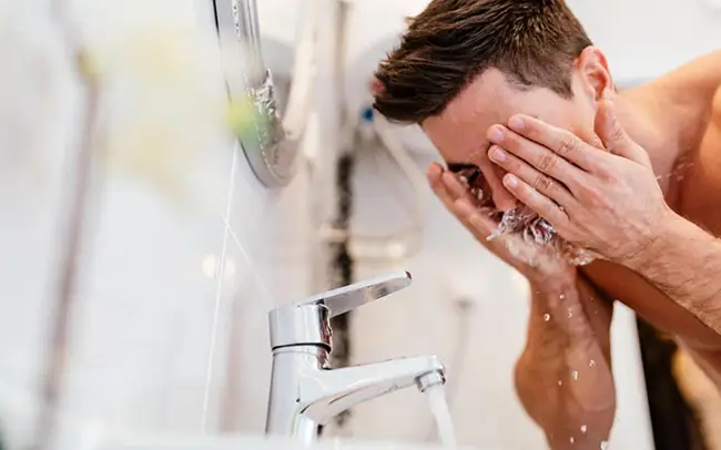 Cách Dùng Sữa Rửa Mặt Cho Nam Giới Chuẩn Chuyên Gia: Hướng Dẫn Chi Tiết Từng Bước