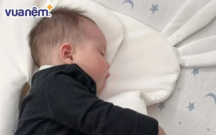 Cách Gối Đầu Tay Cho Trẻ Sơ Sinh An Toàn Và Đúng Chuẩn