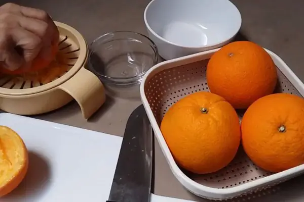 Cách Làm Nước Cam Vắt Thơm Ngon, Không Bị Đắng Tại Nhà: Bí Quyết Từ Chuyên Gia Cách Làm Nước Cam Vắt Thơm Ngon, Không Bị Đắng Tại Nhà: Bí Quyết Từ Chuyên Gia