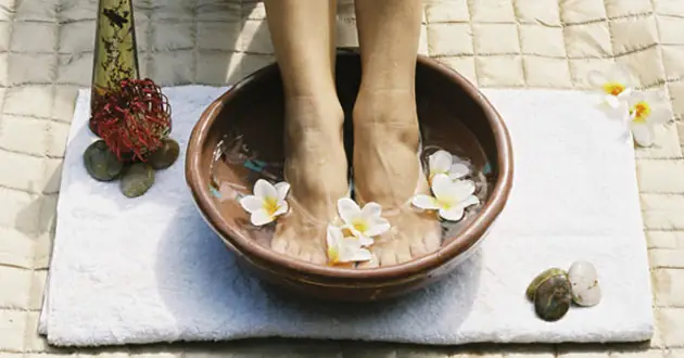Tự Làm Muối Thảo Dược Ngâm Chân Thải Độc, Dưỡng Da Toàn Diện Tại Nhà