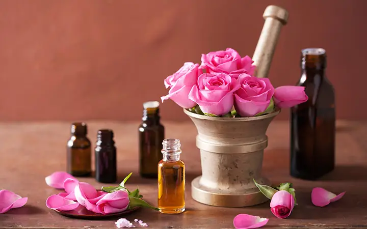 Hướng Dẫn Chi Tiết Cách Làm Nước Hoa Hồng Se Khít Lỗ Chân Lông Tại Nhà An Toàn Và Hiệu Quả
