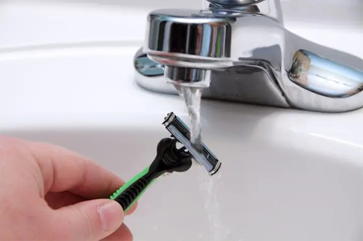 Cách Làm Sạch Dao Cạo Râu Đúng Chuẩn: Hướng Dẫn Chi Tiết Cho Dao Cạo Tay & Dao Cạo Điện