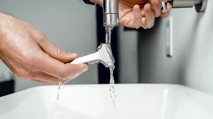Cách Làm Sạch Dao Cạo Râu Đúng Chuẩn: Hướng Dẫn Chi Tiết Cho Dao Cạo Tay & Dao Cạo Điện