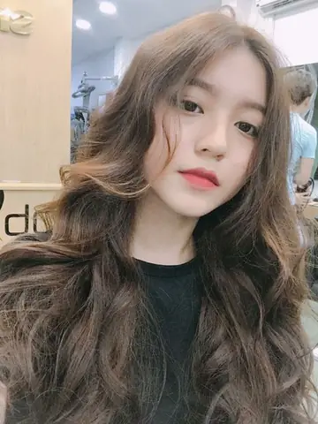 Bật Mí 5 Cách Làm Tóc Xoăn Rối Tự Nhiên Tại Nhà Chuẩn Salon