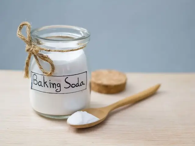 Bí Quyết Làm Trắng Da Mặt Bằng Baking Soda An Toàn & Hiệu Quả Tại Nhà Bí Quyết Làm Trắng Da Mặt Bằng Baking Soda An Toàn & Hiệu Quả Tại Nhà