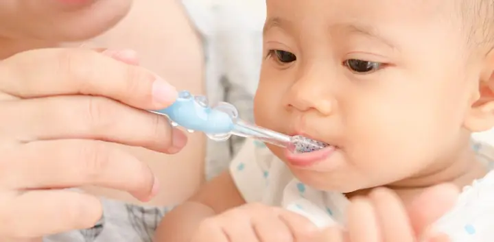 Bé 1 Tuổi Răng Vàng: Nguyên Nhân & Cách Làm Trắng Răng An Toàn Cho Bé