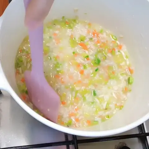 Cách Nấu Cháo Bí Ngòi Cho Bé Ăn Dặm: Công Thức Thơm Ngon, Giàu Dinh Dưỡng