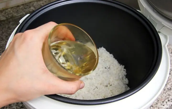 Hướng Dẫn Chi Tiết Cách Nấu Cháo Rây Bằng Nồi Cơm Điện Cho Bé Ăn Dặm