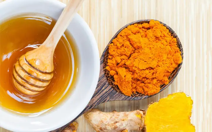 Cách Pha Mật Ong Và Bột Nghệ: Công Thức Chuẩn, Lợi Ích Bất Ngờ & Lưu Ý Quan Trọng