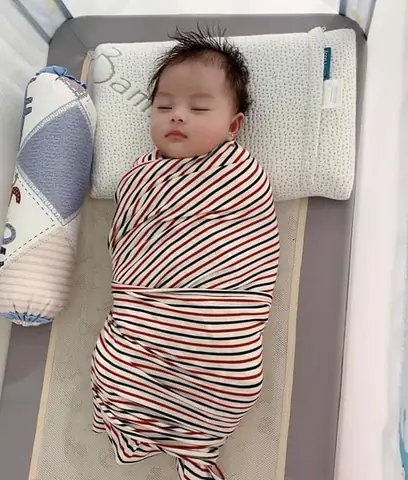 Hướng Dẫn Cách Quấn Chũn Cho Bé Sơ Sinh Giúp Bé Ngủ Ngon Say Giấc