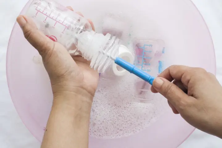 Cách Rửa Bình Sữa Cho Trẻ Sơ Sinh An Toàn Và Hiệu Quả Nhất Cách Rửa Bình Sữa Cho Trẻ Sơ Sinh An Toàn Và Hiệu Quả Nhất
